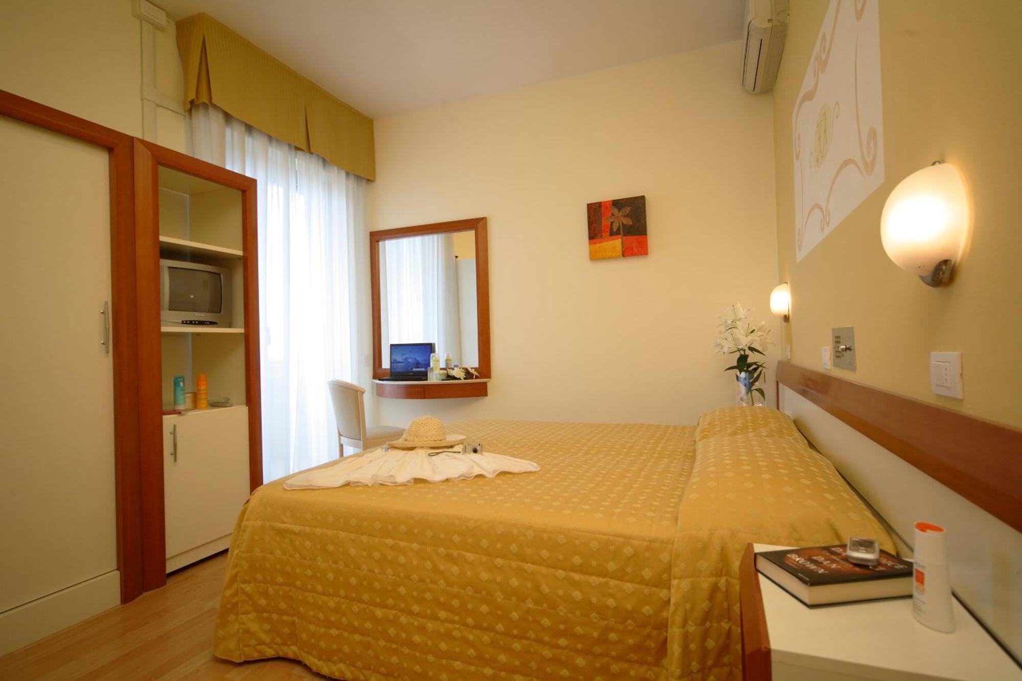 Hotel Aristeo Rimini Exterior photo