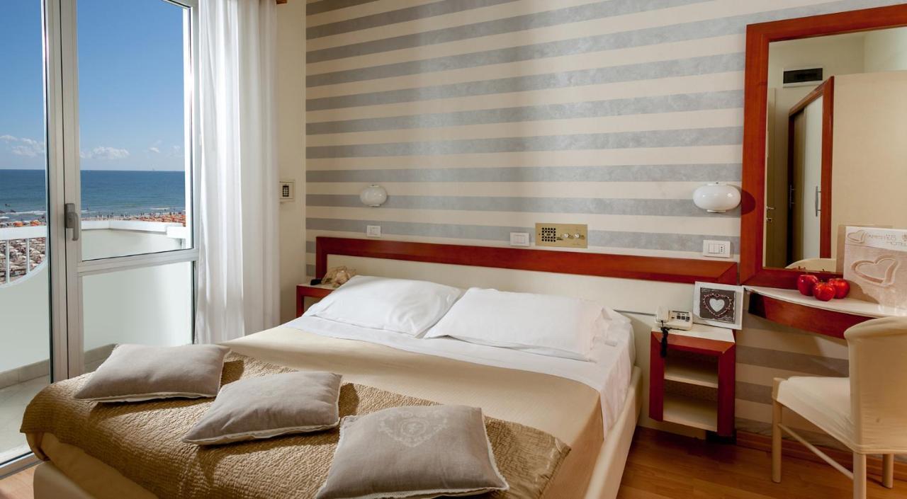 Hotel Aristeo Rimini Exterior photo
