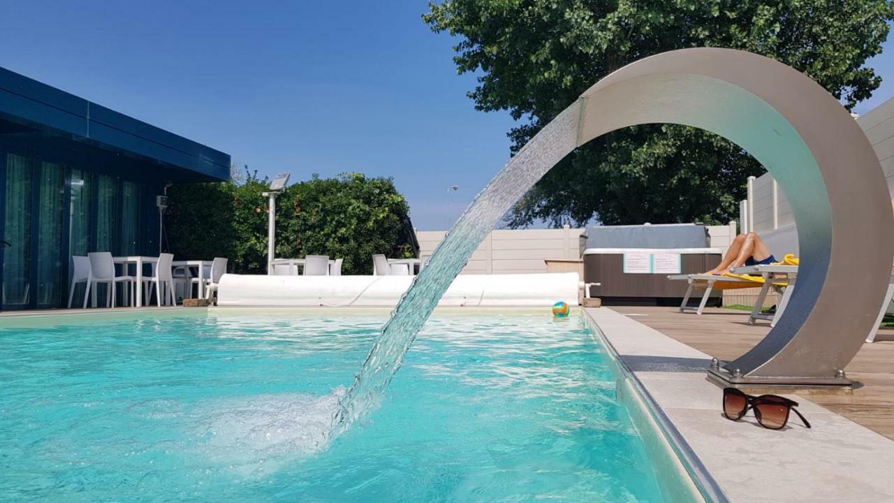Hotel Aristeo Rimini Exterior photo