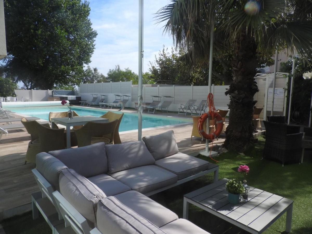 Hotel Aristeo Rimini Exterior photo